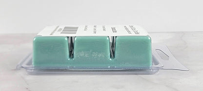 Premium soy wax melt with apple, juniper, cranberry, and cedar notes.