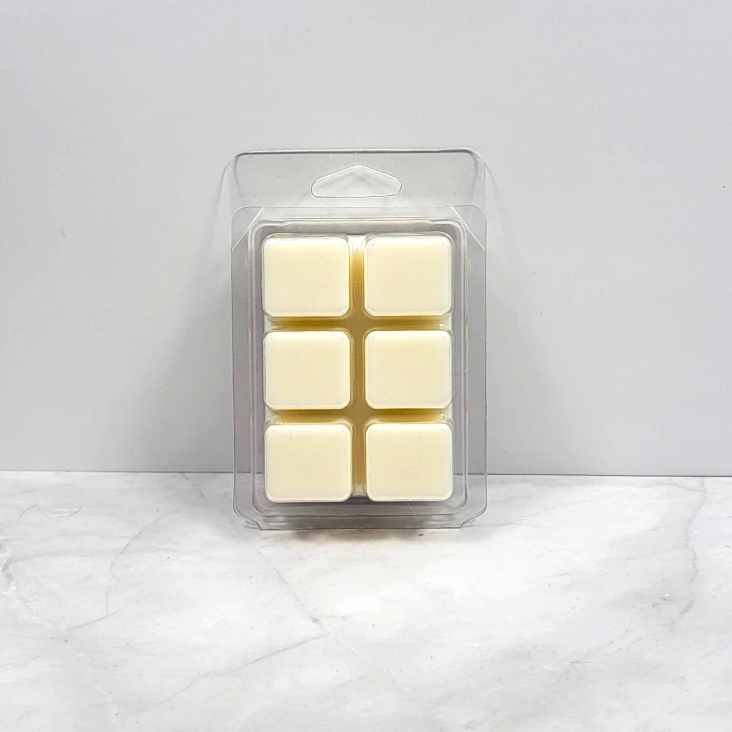 Floral-scented wax melt with clean cotton aesthetic