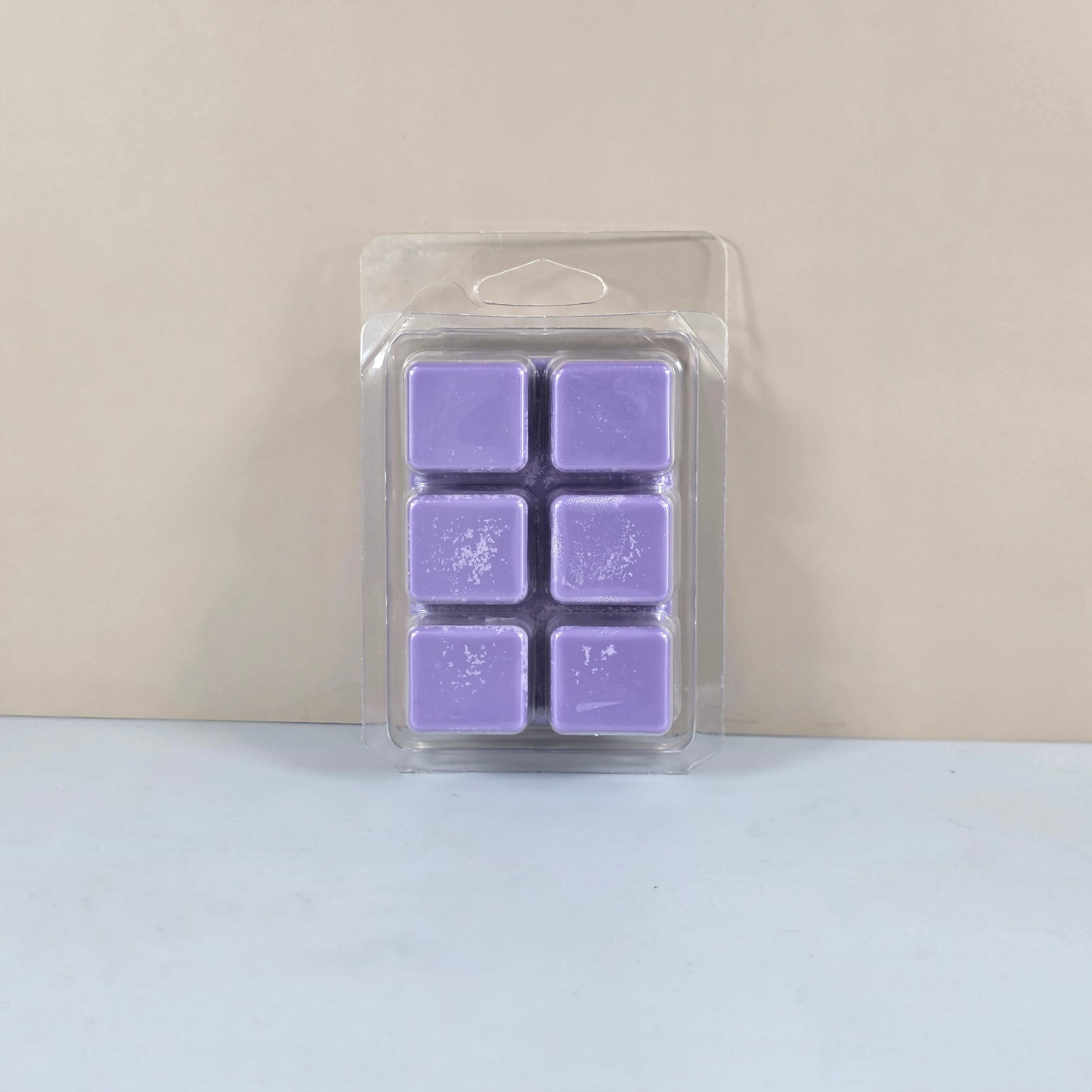 Long-lasting lilac wax melt for home