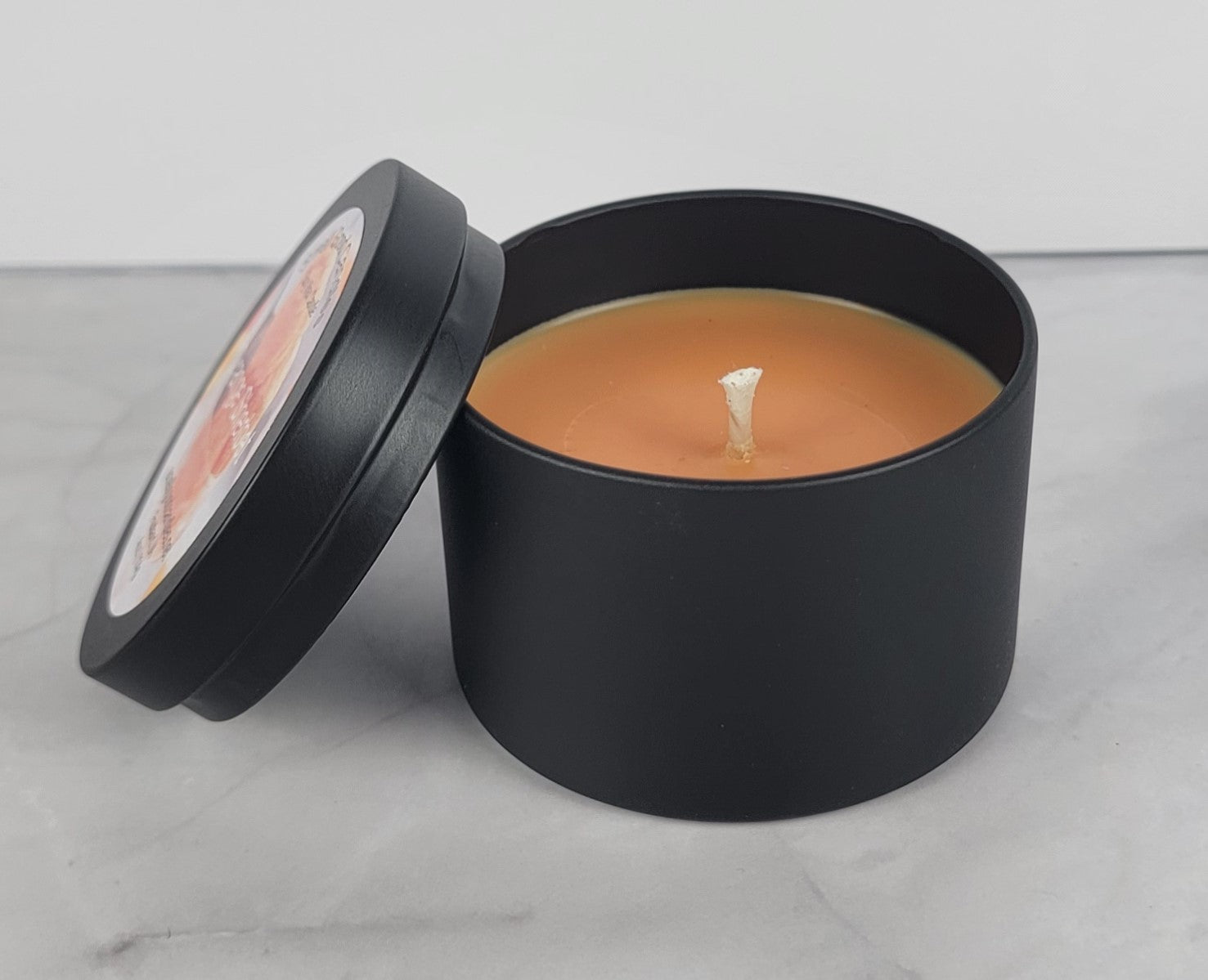 Refreshing and creamy mandarin orange fragrance candle