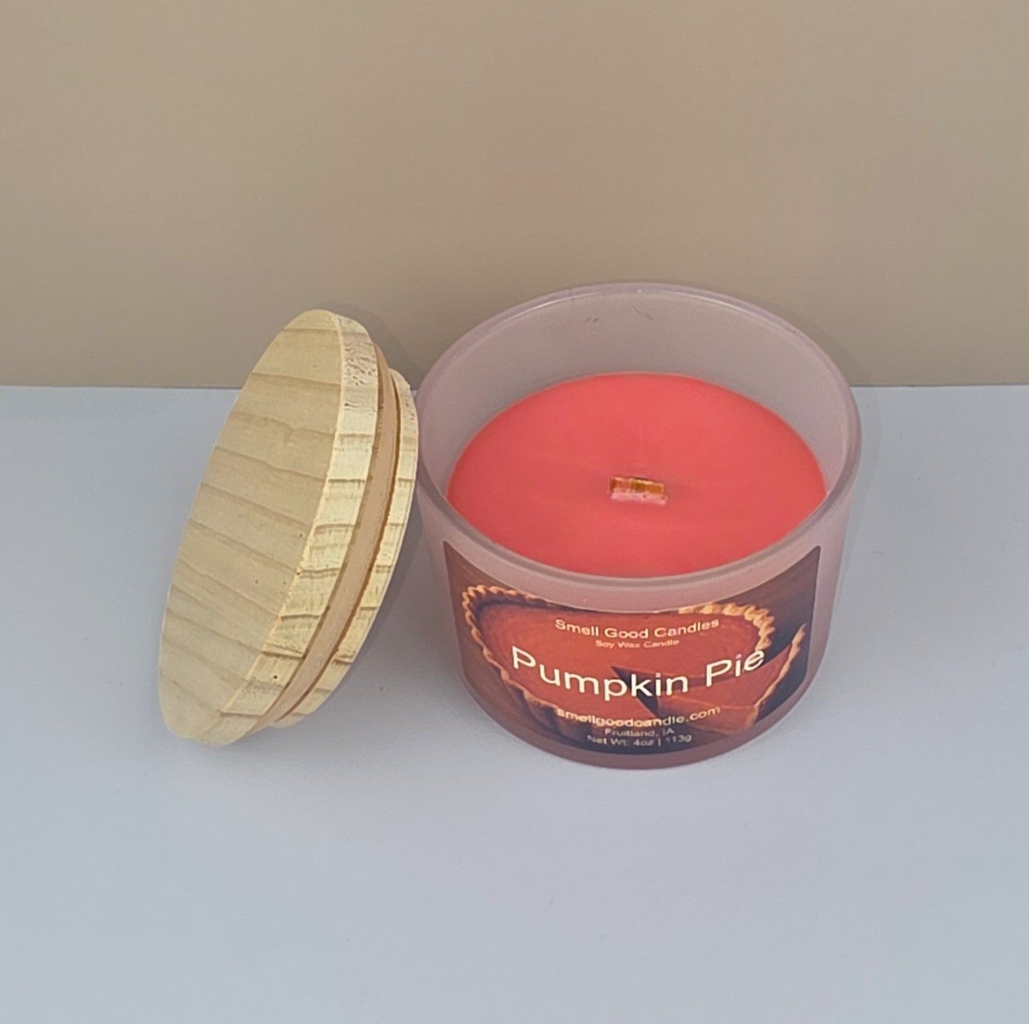 Hand-poured autumn candle with pie crust and vanilla aroma