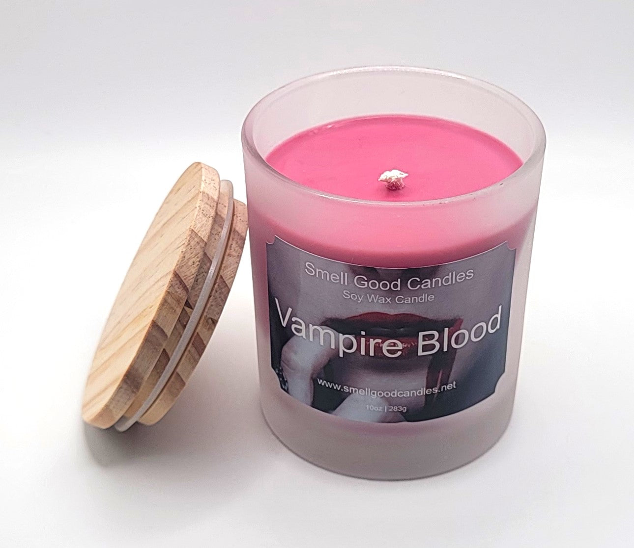 Soy wax candle with gothic berry and musk fragrance